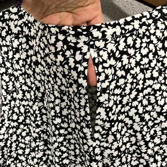 NEW Vince Camuto Womens XL Printed Split-Back Key Rich Black Small Floral Multi - Picture 9 of 10